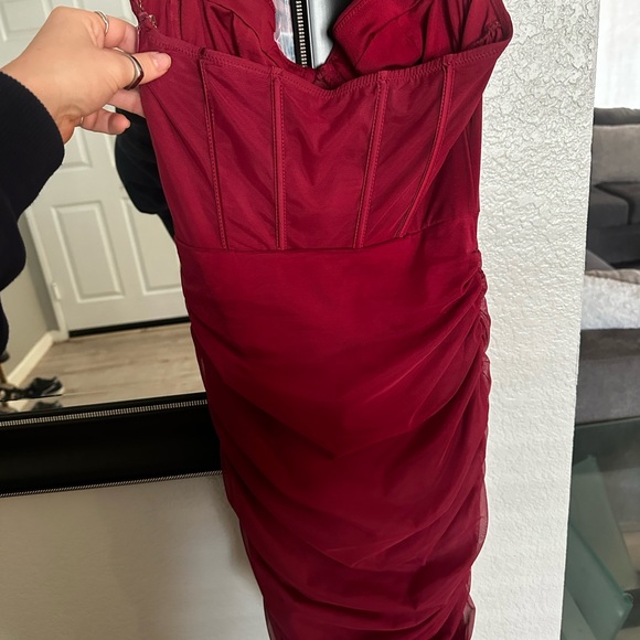 Elegant Red Dress - Picture 2 of 2